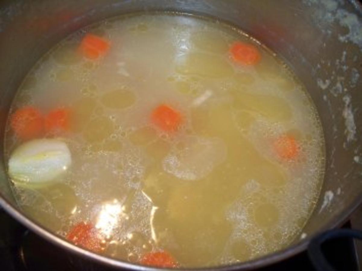 Hühnersuppe mit Nudeln - Rezept mit Bild - kochbar.de