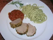 Schweinefilet in kleinem Gewürzmantel  mit roter Knoblauchsauce an Bucatini No 9 - Rezept