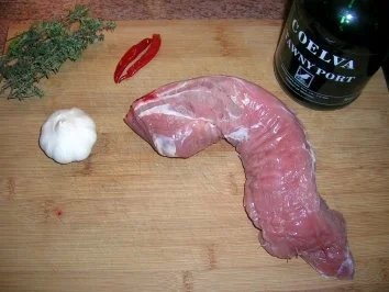 Rezept: Schweinefilet in kleinem Gewürzmantel mit roter Knoblauchsauce an Bucatini No 9 Bild Nr. 3 Schweinefilet in kleinem Gewürzmantel mit roter Knoblauchsauce an Bucatini No 9 - Rezept - Bild Nr. 3