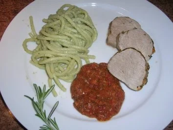 Rezept: Schweinefilet in kleinem Gewürzmantel mit roter Knoblauchsauce an Bucatini No 9 Bild Nr. 9 Schweinefilet in kleinem Gewürzmantel mit roter Knoblauchsauce an Bucatini No 9 - Rezept - Bild Nr. 9