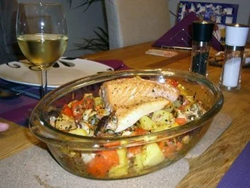 Fisch auf Kartoffel-Tomaten-Pilz-Bett - Rezept - Bild Nr. 2