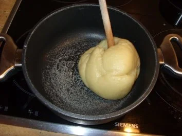 Rezept: G: Windbeutel mit Heidelbeeren Bild Nr. 2 G: Windbeutel mit Heidelbeeren - Rezept - Bild Nr. 2