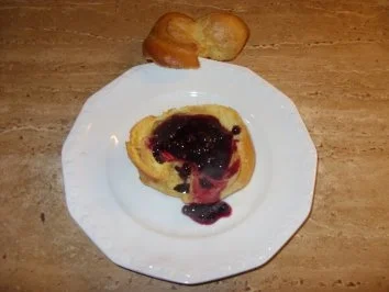 Rezept: G: Windbeutel mit Heidelbeeren Bild Nr. 4 G: Windbeutel mit Heidelbeeren - Rezept - Bild Nr. 4