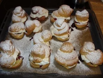 Rezept: G: Windbeutel mit Heidelbeeren Bild Nr. 5 G: Windbeutel mit Heidelbeeren - Rezept - Bild Nr. 5