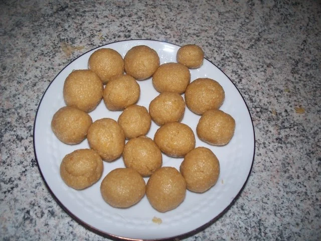 Rezept: Suppeneinlage: Semmelklößchen von Oma Bild Nr. 3 Suppeneinlage: Semmelklößchen von Oma - Rezept - Bild Nr. 3