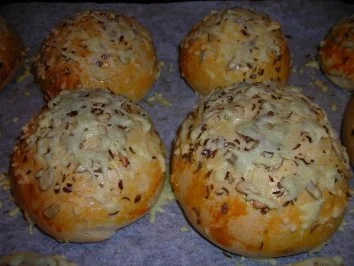 Dinkelbrötchen mit Körnern und Käse - Rezept - Bild Nr. 3