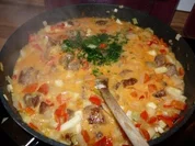 Paprika-Rahm Gulasch mit Spätzle - Rezept