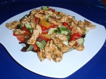 Rezept: Bunter Salat mit Putenbruststreifen und einem fruchtigem Dressing Bunter Salat mit Putenbruststreifen und einem fruchtigem Dressing - Rezept