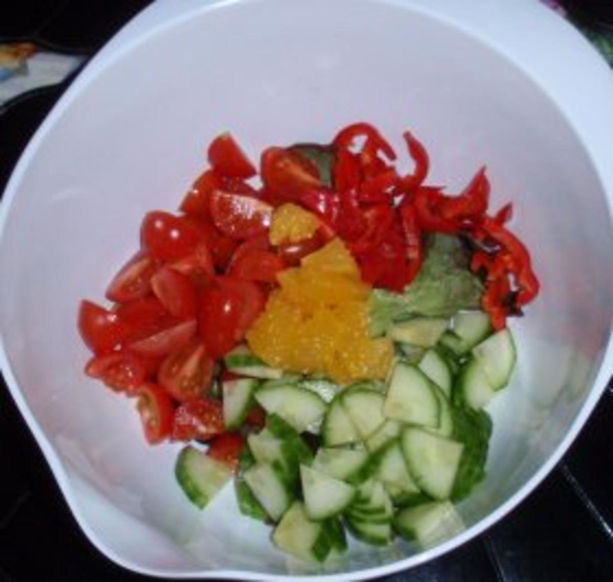 Bunter Salat mit Putenbruststreifen und einem fruchtigem Dressing - Rezept - Bild Nr. 4