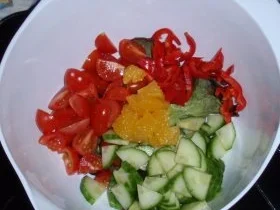 Rezept: Bunter Salat mit Putenbruststreifen und einem fruchtigem Dressing Bild Nr. 4 Bunter Salat mit Putenbruststreifen und einem fruchtigem Dressing - Rezept - Bild Nr. 4