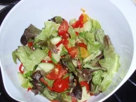 Rezept: Bunter Salat mit Putenbruststreifen und einem fruchtigem Dressing Bild Nr. 6 Bunter Salat mit Putenbruststreifen und einem fruchtigem Dressing - Rezept - Bild Nr. 6