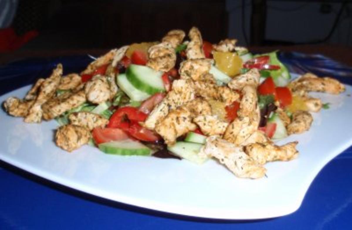 Bunter Salat mit Putenbruststreifen und einem fruchtigem Dressing - Rezept - Bild Nr. 9