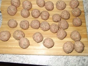 Rezept: Hackbällchen mit Steinpilzsoße Bild Nr. 2 Hackbällchen mit Steinpilzsoße - Rezept - Bild Nr. 2