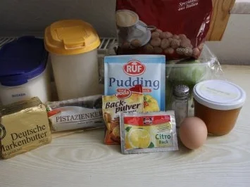 Kuchen: Williams-Christbirnen-Kuchen mit Sahnepudding und Pistazien - Rezept - Bild Nr. 2