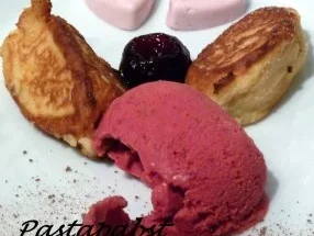 Ricottanocken an Himbeereis - Rezept