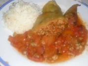 Gefüllte Paprika  spanische Art mit Tomatensauce und Reis - Rezept