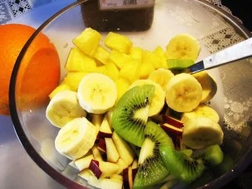 Rezept: Obstsalat mit kleinem Schwips ... Bild Nr. 4 Obstsalat mit kleinem Schwips ... - Rezept - Bild Nr. 4