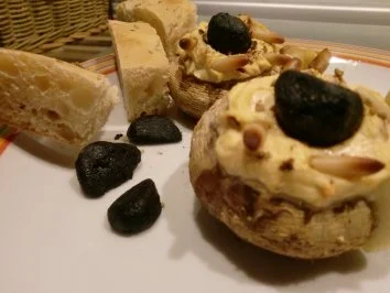 Rezept: Riesenchampignons mit schwarzem Knoblauch Bild Nr. 4 Riesenchampignons mit schwarzem Knoblauch - Rezept - Bild Nr. 4