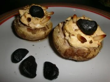 Rezept: Riesenchampignons mit schwarzem Knoblauch Bild Nr. 5 Riesenchampignons mit schwarzem Knoblauch - Rezept - Bild Nr. 5