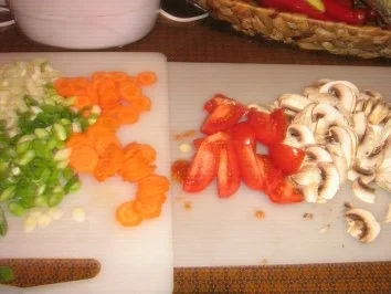 Putenrollbraten mit Gemüse-Pilzragout an Bärlauchnudeln - Rezept - Bild Nr. 4