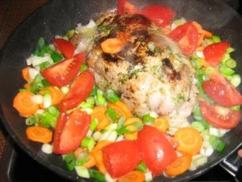 Putenrollbraten mit Gemüse-Pilzragout an Bärlauchnudeln - Rezept - Bild Nr. 6