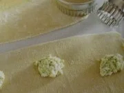 Rezept: Ravioli mit Ricotta- Spinat- Füllung und Salbeibutter Bild Nr. 2 Ravioli mit Ricotta- Spinat- Füllung und Salbeibutter - Rezept - Bild Nr. 2