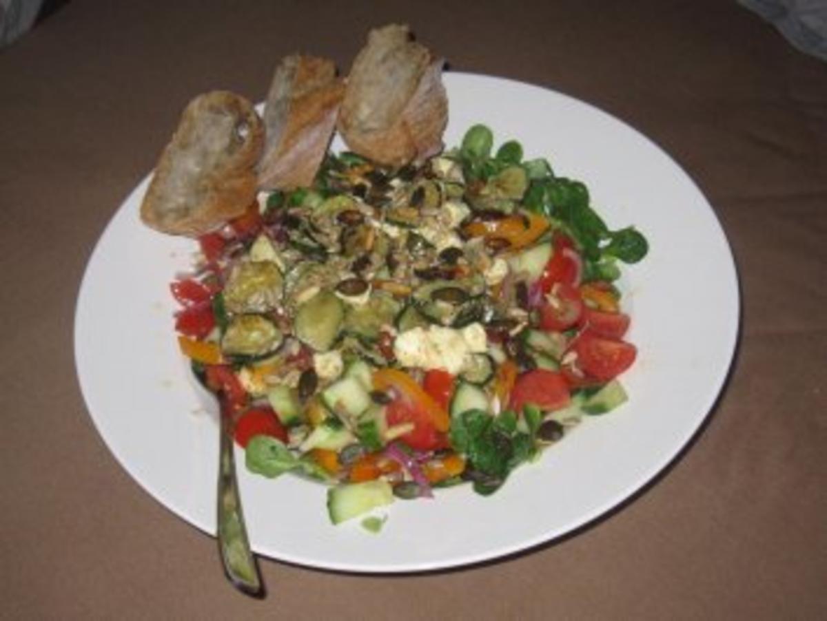 Feldsalat mit Allerlei (gegrillter Feta mit Zucchini) - Rezept - Bild Nr. 2