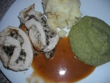 Hähnchenfiletroulade mit Gorgonzola und Oliven - Rezept - Bild Nr. 4