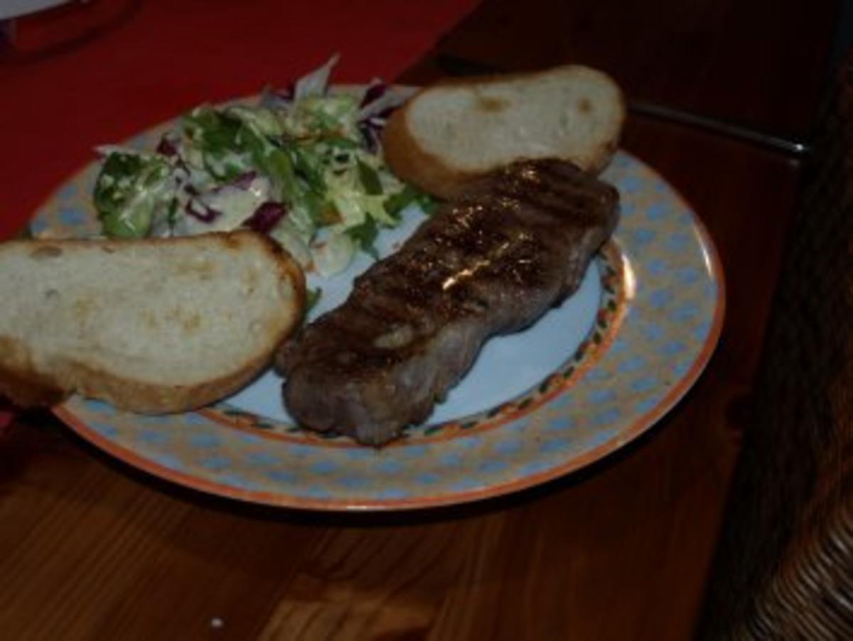 Bilder für Rumpsteak nur mit Salat und Röstbrot - Rezept