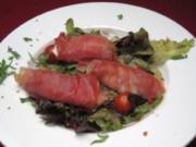 Warmer Mozzarella in Serrano auf Blattsalaten - Rezept