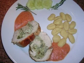 Kräuter-Puten-Rollbraten mit "Gazpacho"  Sauce - Rezept - Bild Nr. 2