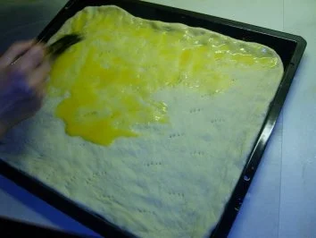 Rezept: Zuckerkuchen oder auch Polterkuchen Bild Nr. 7 Zuckerkuchen oder auch Polterkuchen - Rezept - Bild Nr. 7