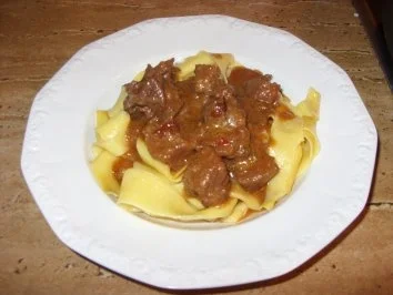 D: Rindergulasch mit Cranberries - Rezept