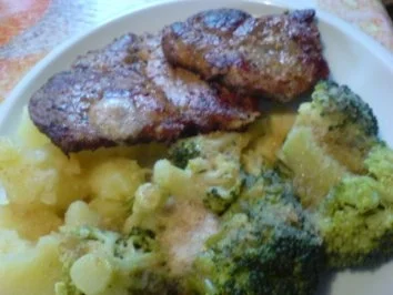 Rezept: Die letzten Grillsteaks verarbeiten - z.B. Gullasch Bild Nr. 12 Die letzten Grillsteaks verarbeiten - z.B. Gullasch - Rezept - Bild Nr. 12