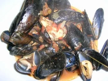 Zuppa di cozze - Muscheln in Tomatensauce (toskanisches Rezept) - Rezept - Bild Nr. 3