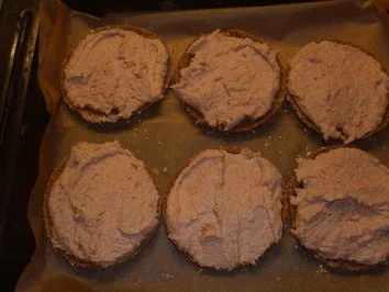 Überbackene Toastbrötchen mit Thunfischpaste - Rezept - Bild Nr. 4