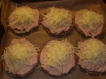 Überbackene Toastbrötchen mit Thunfischpaste - Rezept - Bild Nr. 5