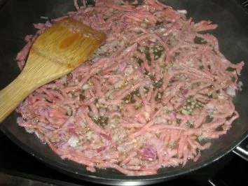 Frittata mit Schinkenspeckstreifen Paprika und Oliven - Rezept - Bild Nr. 3