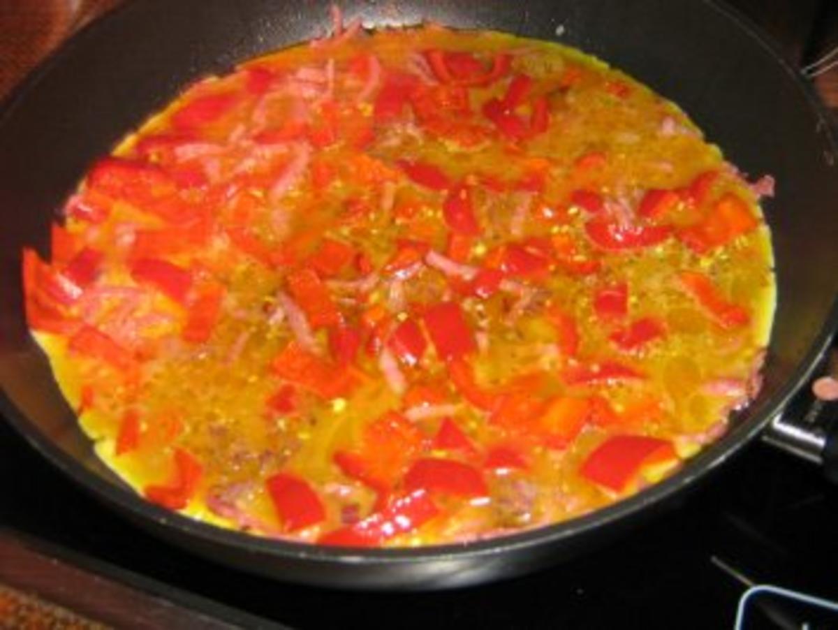 Frittata mit Schinkenspeckstreifen Paprika und Oliven - Rezept - Bild Nr. 5