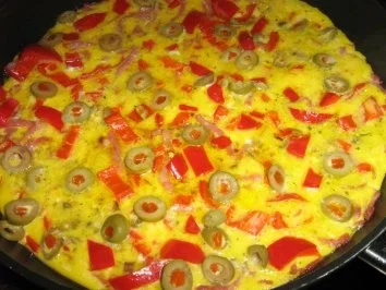Frittata mit Schinkenspeckstreifen Paprika und Oliven - Rezept - Bild Nr. 6
