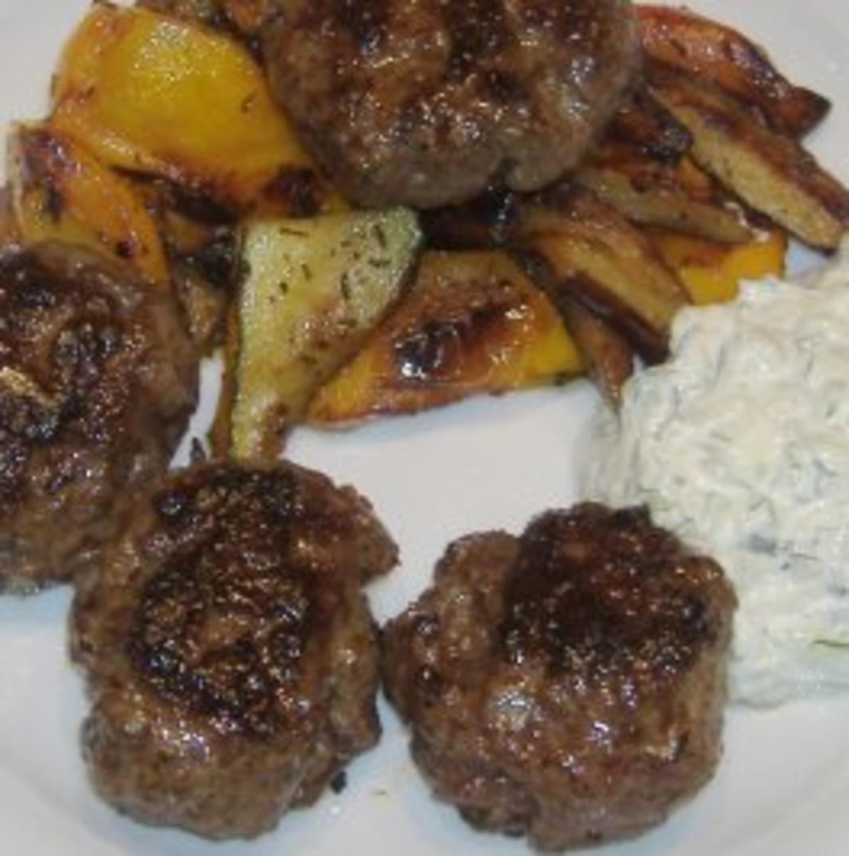 Köfte mit Grillgemüse und Tsatsiki - Rezept - kochbar.de