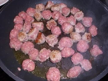 Fleisch: Schwedische Fleischbällchen in Preisbeersauce - Rezept - Bild Nr. 7