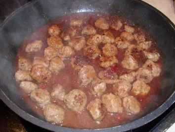 Fleisch: Schwedische Fleischbällchen in Preisbeersauce - Rezept - Bild Nr. 11
