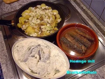 "Oma´s Bratkartoffeln" mit eingelegte Heringe...zur Auswahl ! - Rezept