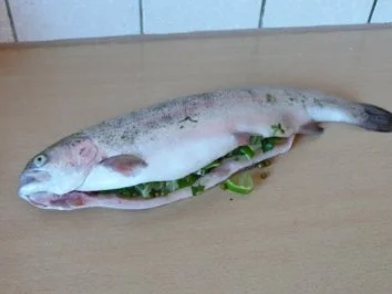 Rezept: Lachsforelle im Thymian-Salzmantel mit Rosmarinkartoffeln Bild Nr. 7 Lachsforelle im Thymian-Salzmantel mit Rosmarinkartoffeln - Rezept - Bild Nr. 7