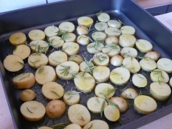 Rezept: Lachsforelle im Thymian-Salzmantel mit Rosmarinkartoffeln Bild Nr. 13 Lachsforelle im Thymian-Salzmantel mit Rosmarinkartoffeln - Rezept - Bild Nr. 13