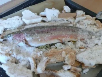 Rezept: Lachsforelle im Thymian-Salzmantel mit Rosmarinkartoffeln Bild Nr. 17 Lachsforelle im Thymian-Salzmantel mit Rosmarinkartoffeln - Rezept - Bild Nr. 17