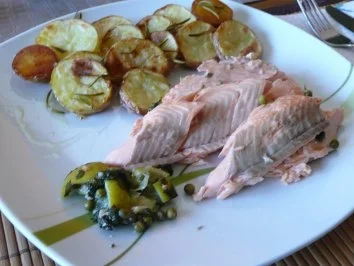 Rezept: Lachsforelle im Thymian-Salzmantel mit Rosmarinkartoffeln Bild Nr. 20 Lachsforelle im Thymian-Salzmantel mit Rosmarinkartoffeln - Rezept - Bild Nr. 20