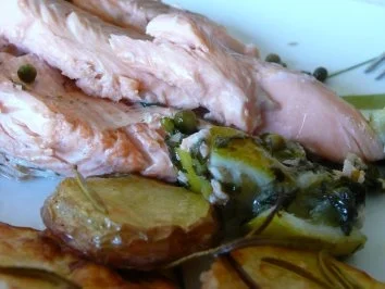 Rezept: Lachsforelle im Thymian-Salzmantel mit Rosmarinkartoffeln Bild Nr. 3 Lachsforelle im Thymian-Salzmantel mit Rosmarinkartoffeln - Rezept - Bild Nr. 3