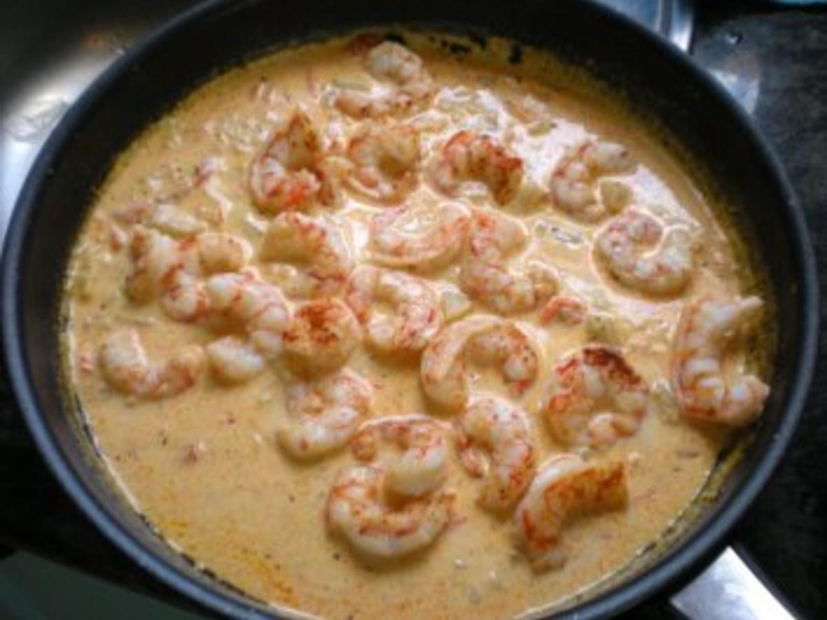 Meeresfrüchte: Gambas in Hummersauce auf Tagliatelle - 106 kcal/100g